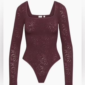 NWT Aritzia  Babaton Bodysuit  Burgundy colour
